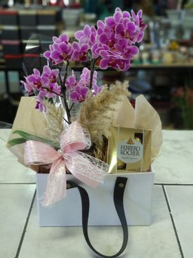 Box sacola com orquídea e ferrero