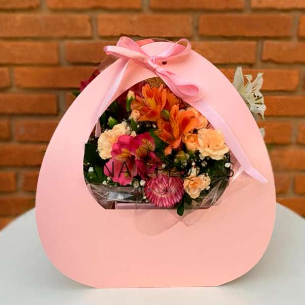 Gift bag com arranjo floral