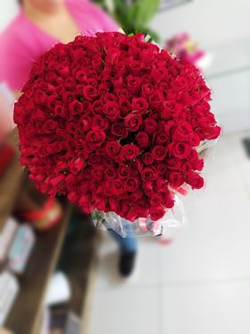 Extraordinário Buque com 300 Rosas Vermelhas 