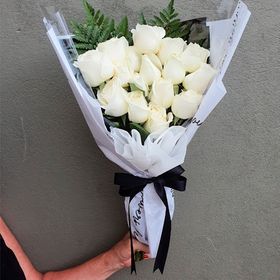 Buquê Luxo 15 Rosas Brancas