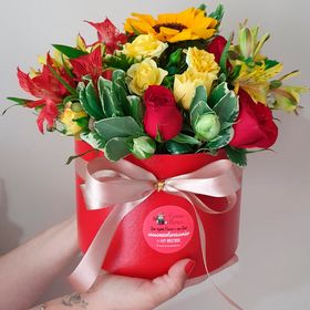 Box vermelho com flores