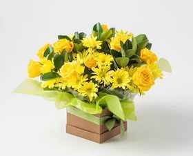 thumb-arranjo-de-flores-em-tons-amarelo-0