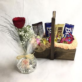 cesta de chocolate peq. com rosa