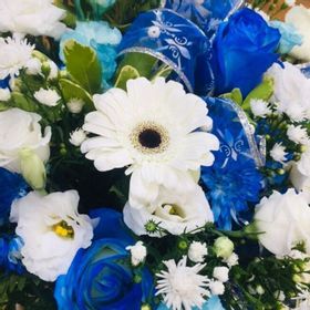 thumb-arranjo-de-flores-mistas-em-tons-de-azul-e-branco-2