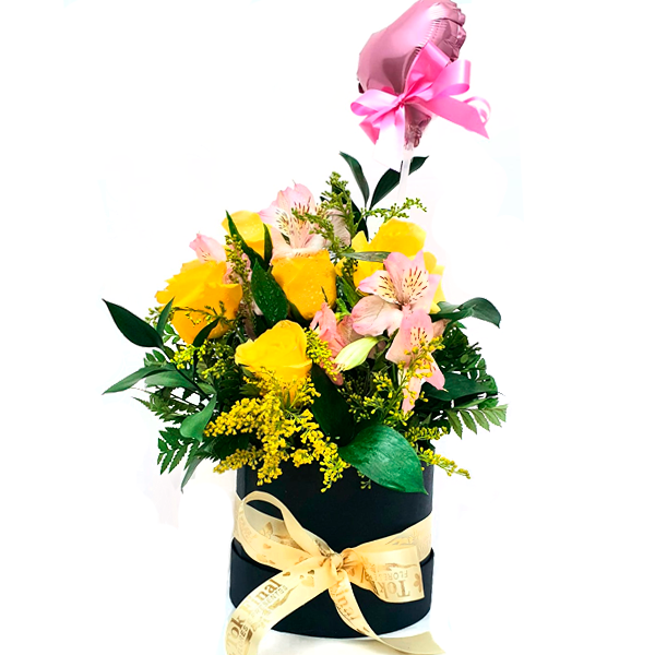 Box com rosas amarelas, alstroemeria e balão de coração metalizado